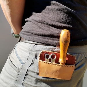 Leather Pocket Protector for Tools – Handmade Back Pocket Tool Holder – Durable Leather Tool Pouch – Tradesman Gift – Rugged Workwear Acc