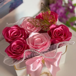 Handgemachte Satinrosen Geschenkbox – Edles Blumenarrangement für Geburtstag, Muttertag, Valentinstag