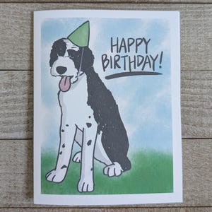 Tarjeta de cumpleaños de perro grande sentado en el césped, en blanco, acuarela, para amantes de los garabatos de ovejas, LDR, madre, padre, amigo, compañero de trabajo, empleado