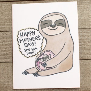 Carte prénatale de fête des mères paresseux, maman enceinte, fœtus, première fête des mères, de la bosse, bientôt maman, bébé dans l'utérus, future maman