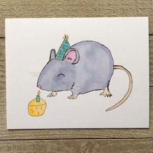 Cartão de aniversário de rato, bolo de queijo, desenhado à mão, ilustração, aquarela e lápis, cartão de aniversário exclusivo, aniversário de rato