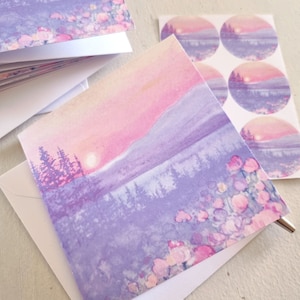 Conjunto de mini cartões feitos à mão, com meu design em aquarela de nascer do sol em prado floral 'Hazy Skies' - 6 mini cartões, envelopes e adesivos