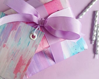 Unique gifts designed and handmade in von OpheliaDesignsGifts Pink Boutique Geschenk Blume Hintergrund, Papier, Band