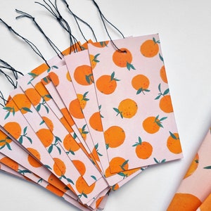 Etichette regalo con il mio disegno a guazzo 'Clementine' - si coordinano perfettamente con la mia carta da regalo A2. Regali, imballaggi, lavori di carta.