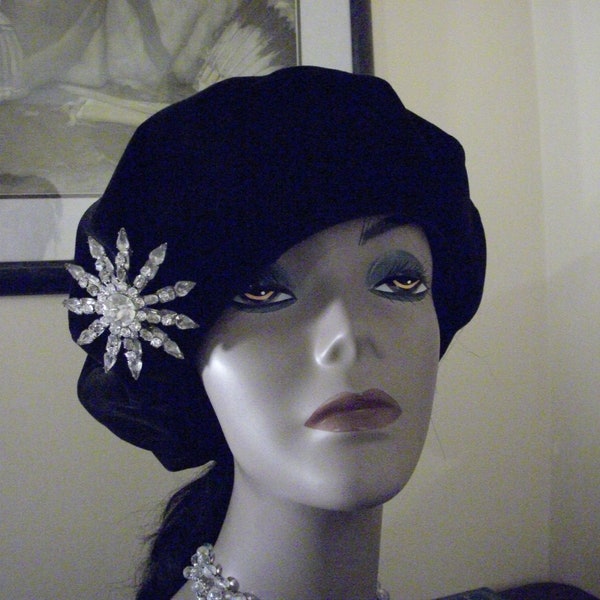 BERET HAT IN BLACK VELVET 430042