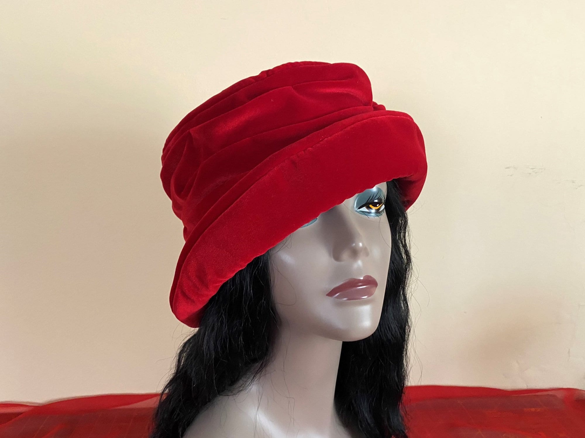 Women display picture 1