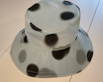 Sombrero de lluvia de vinilo transparente para mujer, sombrero de lluvia, sombrero de lluvia de lunares, sombrero azul pálido, regalo, otoño primavera verano, hecho en EE. UU., sombrero hecho a mano, regalo, sombrero