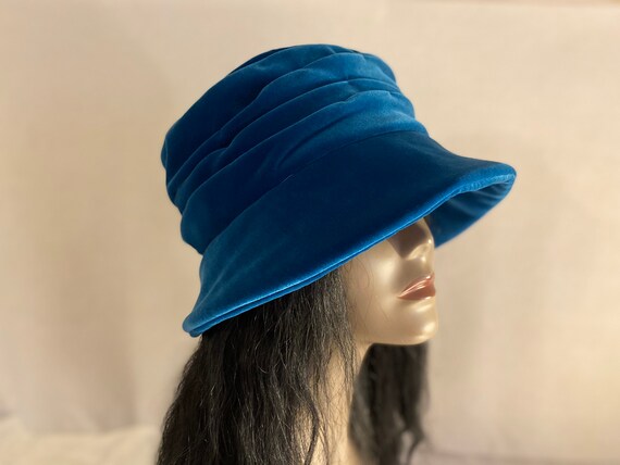 Women's Teal Velvet Cloche Luxurious 
