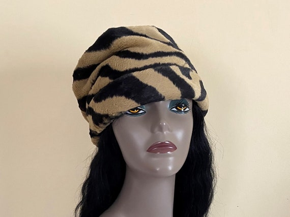 Striped Tan and Black Women\'s Hat Women main image 4