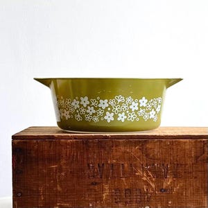 Vintage Pyrex Casserole Dish | White on Green Spring Blossom Pattern | 2 1/2 Quart 475-B