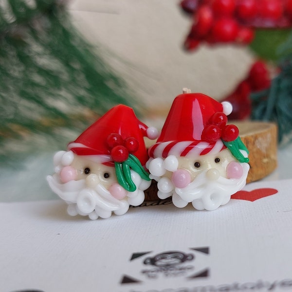 Perles du père Noël en verre au chalumeau, figurine de père Noël en verre faite main, perles de Noël en verre, miniature du père Noël, décoration de Noël