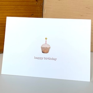 Cupcake verjaardagskaart, verjaardagskaart voor haar, verfraaide kaart, gelukkige verjaardag, minimalistische kaart, lege wenskaart, naaldvilt, voor hem