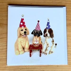 Carte de joyeux anniversaire de chien, chiots de fête, carte d'amoureux de chien, carte de célébration, carte de voeux vierge, feutrée à l'aiguille, labrador, carlin, épagneul springer