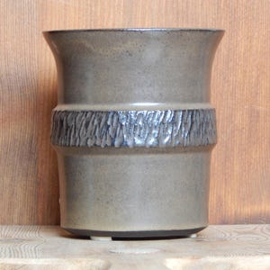 Scandinavian Vintage Röinge Keramik Halmstad Handdrejat Stengods Vase Signed