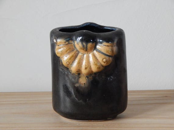 ヴィンテージの黒/黄色の陶器の花瓶デザイン 1960年代 - Etsy 日本