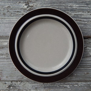 Arabia of Finland Ruija Cake Plate Designed by Raija Uosikkinen Stoneware Troubador 1970s