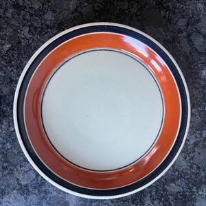 Skandinavischer Vintage Teller Högan Keramik randa BANDA Kuchenteller von Stengods aus Steinzeug. Bild 8
