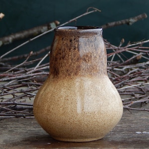 Jarrón de cerámica vintage marrón con diseño de esmalte brillante