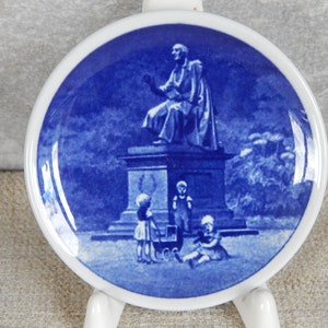 Dinamarquês Vintage Royal Copenhagen Dinamarca Borsen No 48/2010 H. C. Andersen Kongens tem mini placa