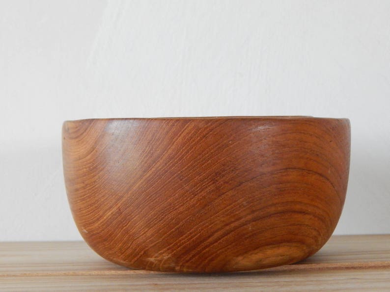 Puede incluir: Un taz&oacute;n de madera con un acabado marr&oacute;n natural. El taz&oacute;n est&aacute; hecho de madera con un patr&oacute;n de veta.