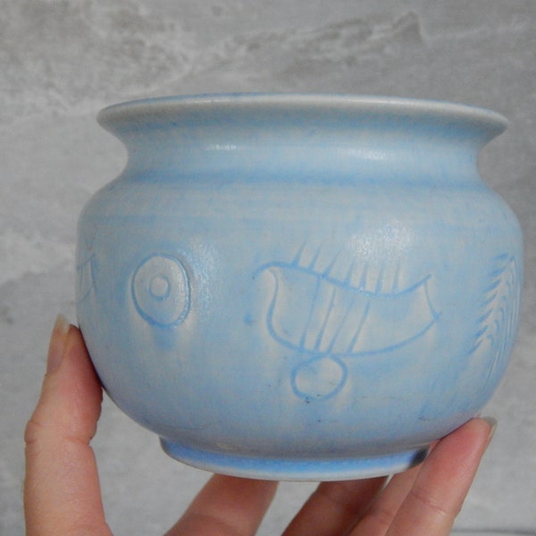 vintage scandinave jeté à la main Pot en céramique en grès émaillé bleu clair Artiste céramique signé