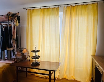 Skandinavisk vintage ljusgul med vit bomullsviskos vävda gardiner 1970-talet. Skandinavisk design 152 x 237 cm