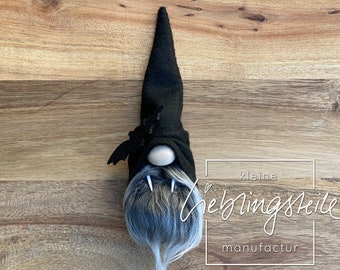 Gnome pendant vampire Halloween souvenir pendant