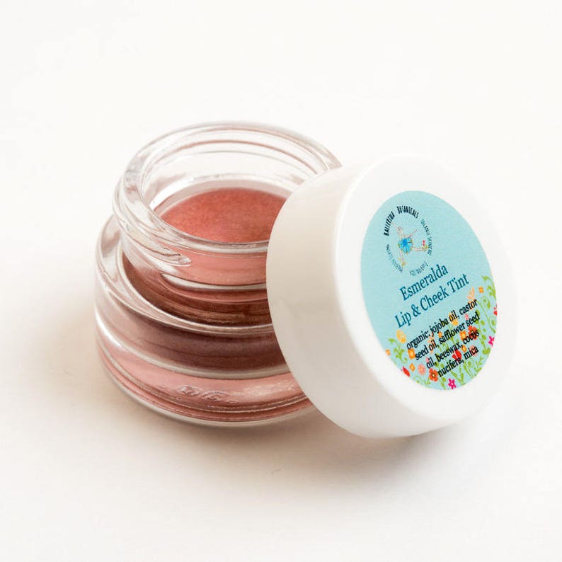 Натуральный тинт для губ organic kitchen. Зуи органик. Тинт органик. Консилер корректор organic kitchen. Lip balm avocado.