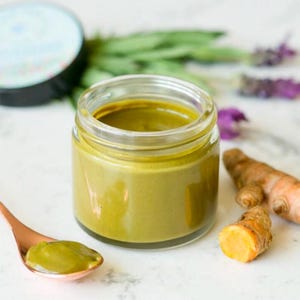 Máscara facial de cúrcuma | Máscara de argila com chá verde matcha, mel de manuka e argila bentonita (2 oz)