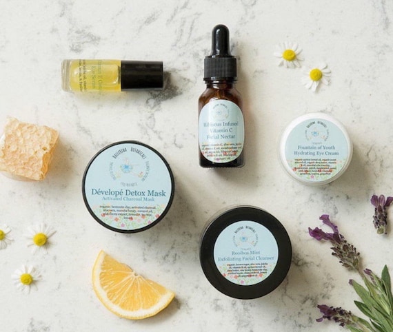 Facial Care Kit | Spa Gift Box with Organic  Scrub, Face Mask, Facial Serum, Organic Eye Cream, & Eye Serum | Gift for Her, Host Gift