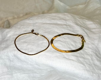 Set of Two Vintage Gold Tone American Showcase Chain Bracelets