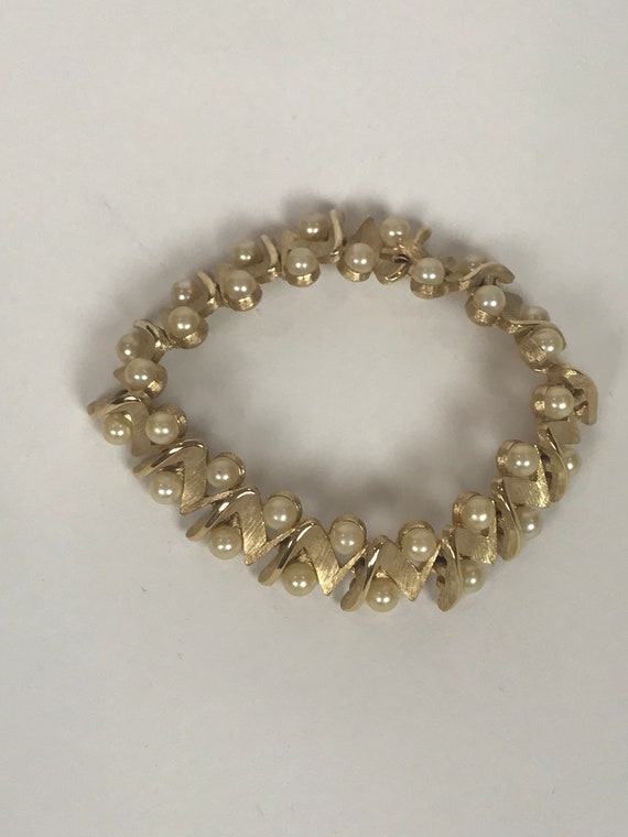 Vintage Napier Faux Pearl and Gold Tone Bracelet - image 1