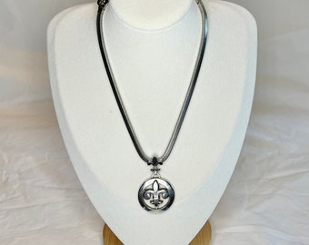 Vintage Monet Silver Tone Fleur De Lis Pendant Necklace