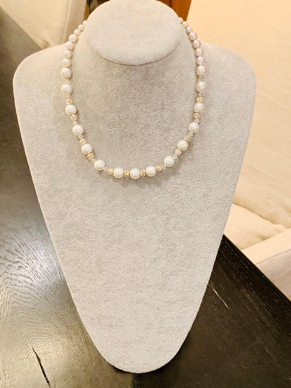 Vintage Genuine White Pearl Bib Necklace With Crystal  White Pearl & crystal bib necklace vintage . display picture 1