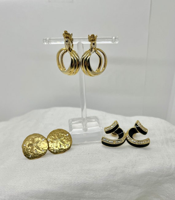 Set of 3 Pairs of Vintage Gold Toned Trifari Clip… - image 1