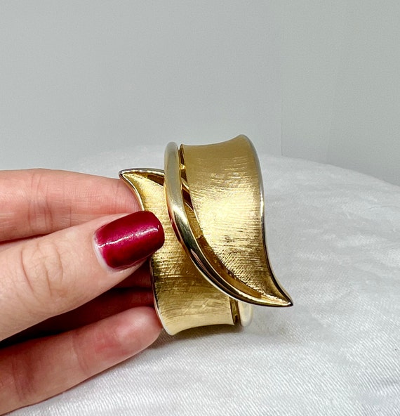 Vintage Trifari Gold Tone Hinged Cuff Bracelet - image 2