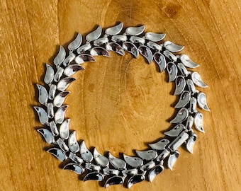 Vintage Trifari Silver Tone Leaf Link Bracelet