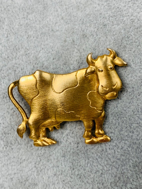 Vintage JJ Jonelle Gold Tone Cow Brooch Pin