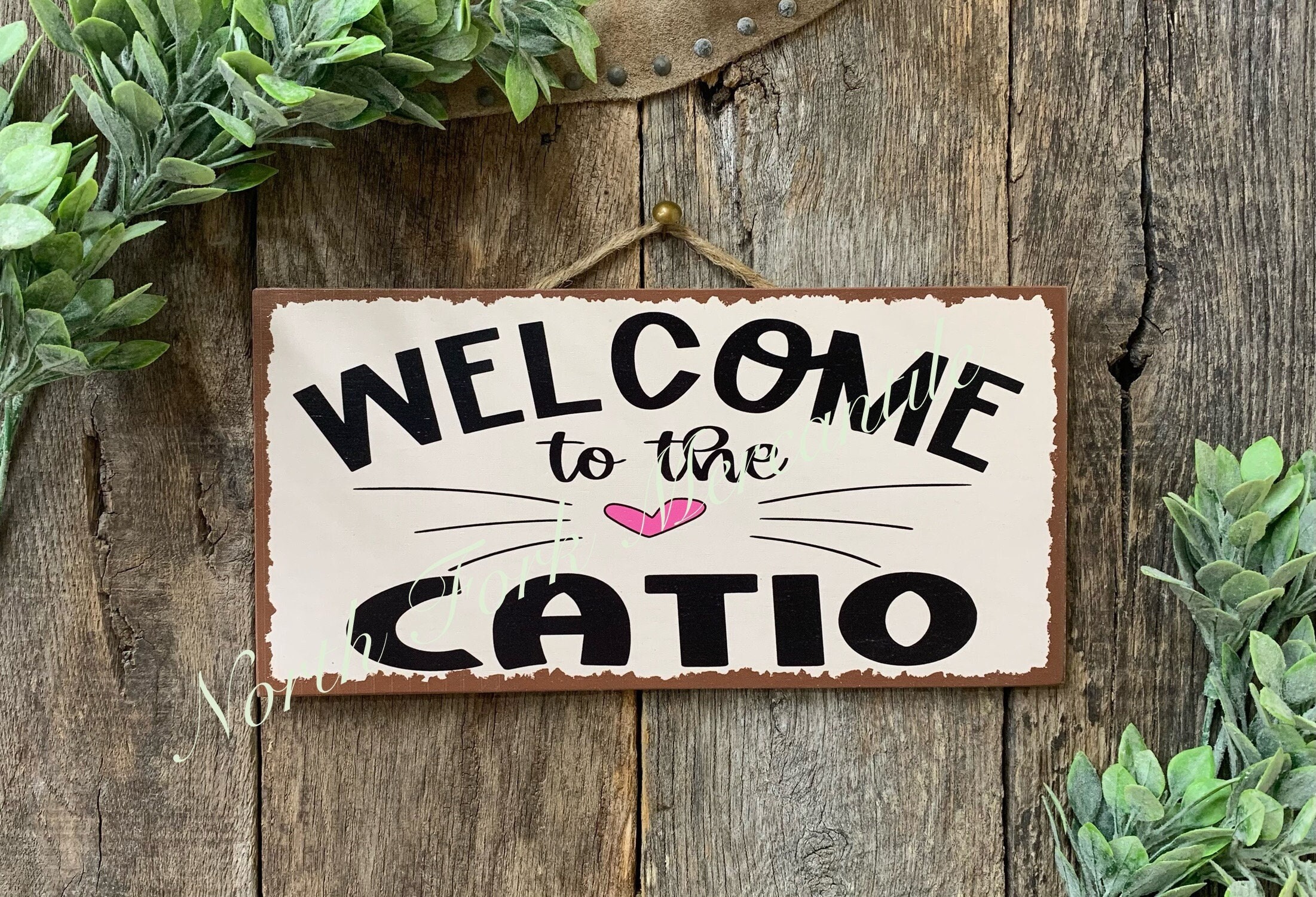 Funny Cat Welcome Sign – Cute Wooden Door Decor – 'All Visitors Must Be Approved By The Cat' – Gift For Cat Lovers
