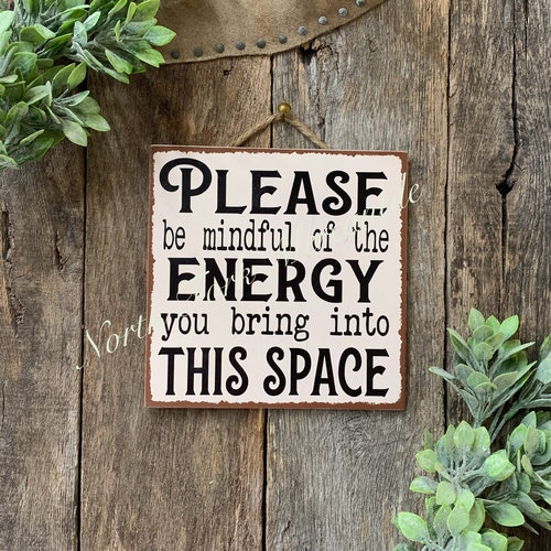 Faites attention à l'énergie que vous apportez dans cet espace, soyez conscient, signe de la pleine conscience, signe d'énergie positive, signe de l'enseignant, cadeau de rentrée