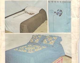 Kwik Sew 1043 sewing pattern, Bedspread, Pillowsham and Shower Curtain, Transfers Included, Uncut and FF.