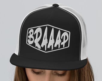 Braaap bestickte Flat Bill Snapback Trucker Cap | Erwachsene Motocross Racing Dirt Bike Trucker Mütze | Moto Mama Papa Racer Reiter Hut