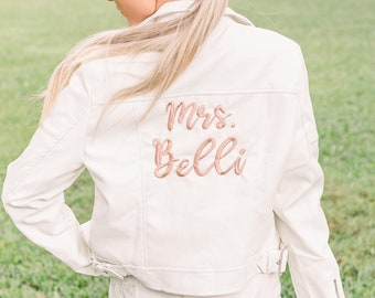 Jaqueta de couro Mrs White, jaqueta de couro sintético para noivas, presente de casamento ou lua de mel para ela, despedida de solteira, jaqueta que logo será Mrs.