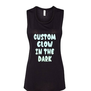 AANGEPASTE TEKST Glow in the Dark-lettertype zwarte vloeiende tanktop Halloween-shirt aanpassen in Glow in the Dark-letters-aangepaste zwarte tanktop