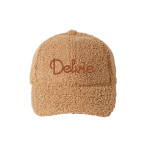Gorra de béisbol personalizada con diseño de osito de peluche Sherpa, gorra de béisbol personalizada con texto bordado de Sherpa suave, regalo para ella de parte de él, gorras a juego para grupos