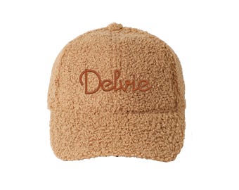 Gorra de béisbol personalizada con diseño de osito de peluche Sherpa, gorra de béisbol personalizada con texto bordado de Sherpa suave, regalo para ella de parte de él, gorras a juego para grupos