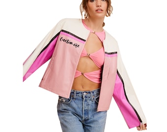 Texto personalizado DELUXE Moto chaqueta de cuero sintético de carreras rosa o rojo, chaqueta con cremallera de cuero de gran tamaño para motociclista de bloque de color bordado personalizado
