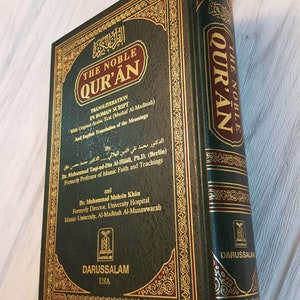 The Holy Quran Koran. Arabic Text, English Translation & Roman Script. Darussalam Edition