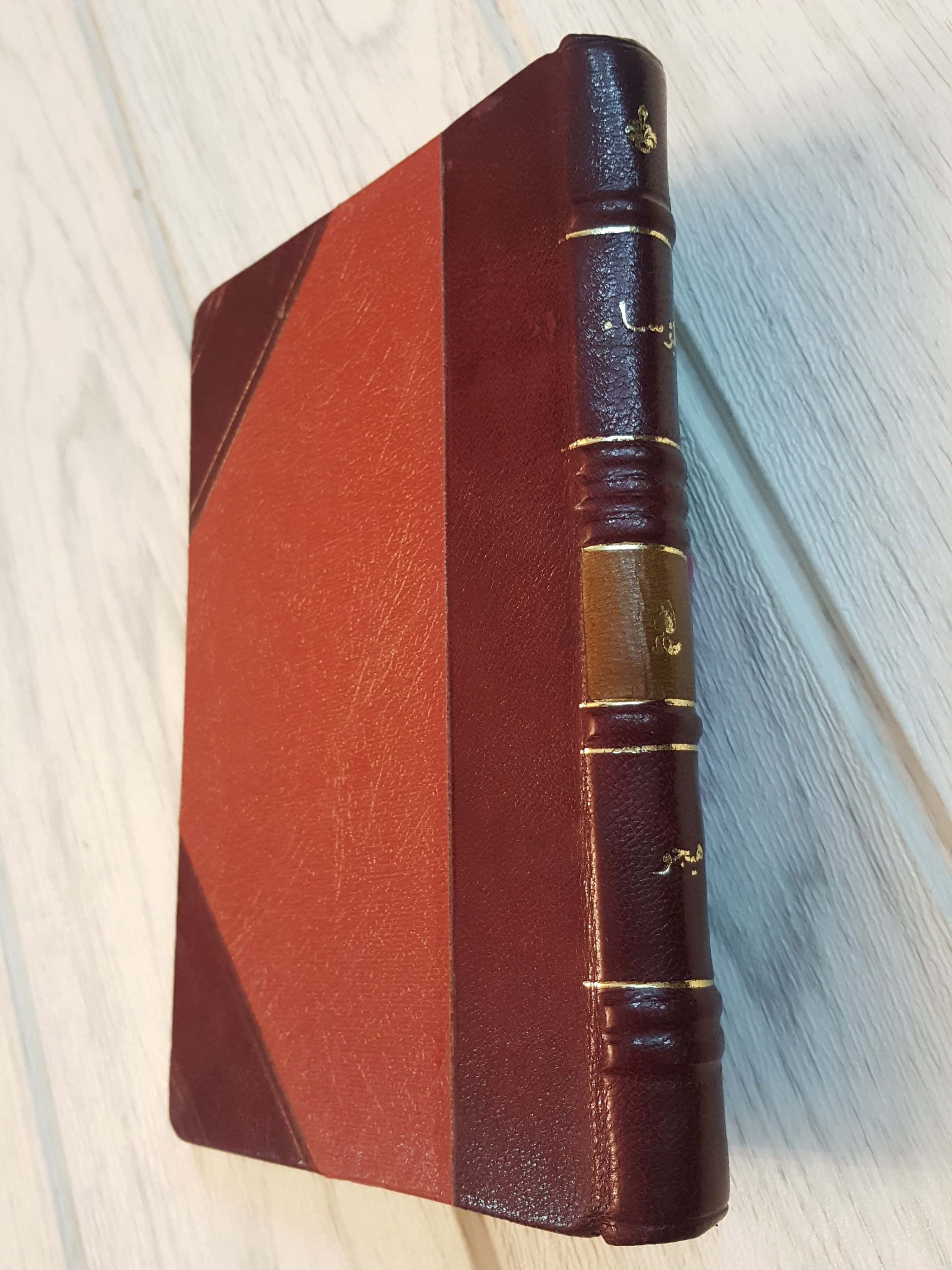 Les Misérables de Victor Hugo dans un livre ancien arabe. Littérature mondiale P 1903 Original