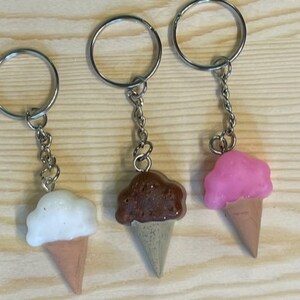 Mini llavero de cono de helado / llavero de cono de helado / llaveros de cono de helado pequeño / encanto de mochila / encanto de bolso